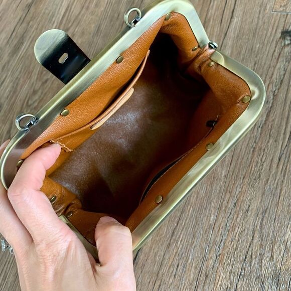 Handmade Genuine Leather Embossed Leaves Chic Metal Frame Shoulder Bag/Crossbody - Picture 15 of 16